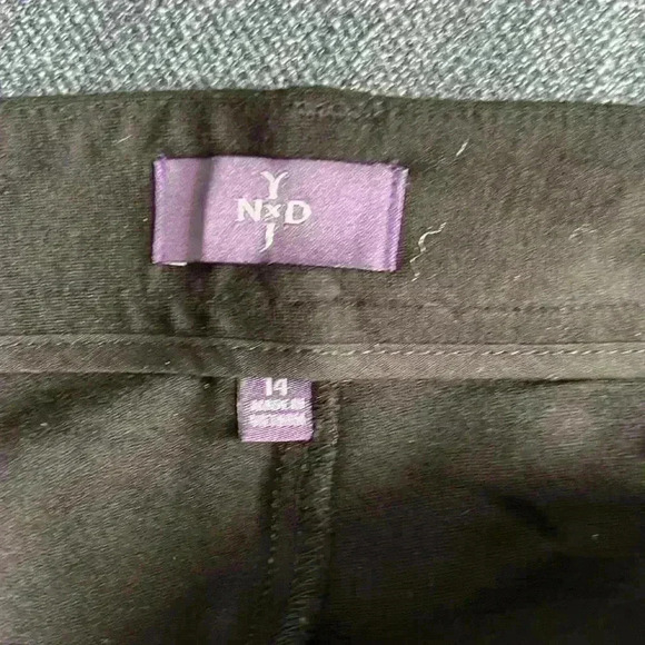 NYDJ Black leggings with zippers and detailed stitches. Size 14 - Picture 5 of 7